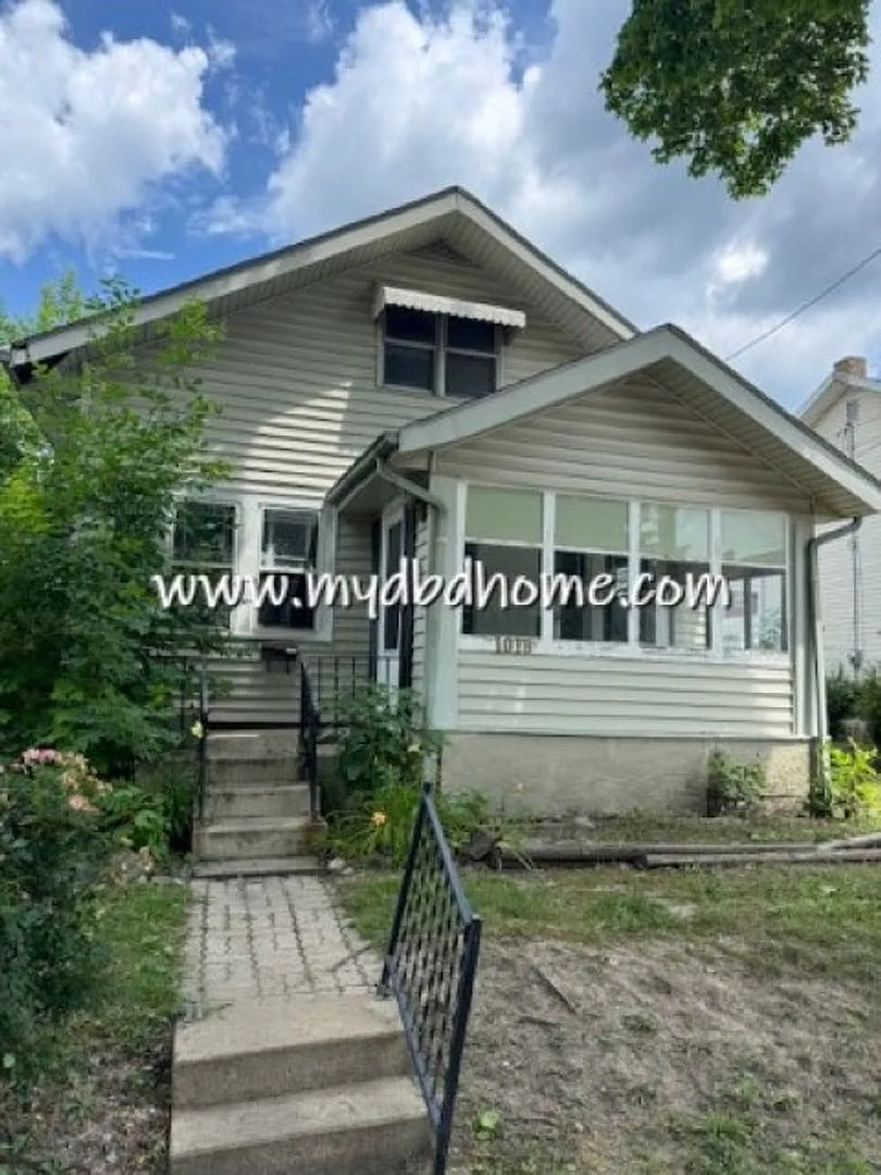 1018 Archer — Photo 1