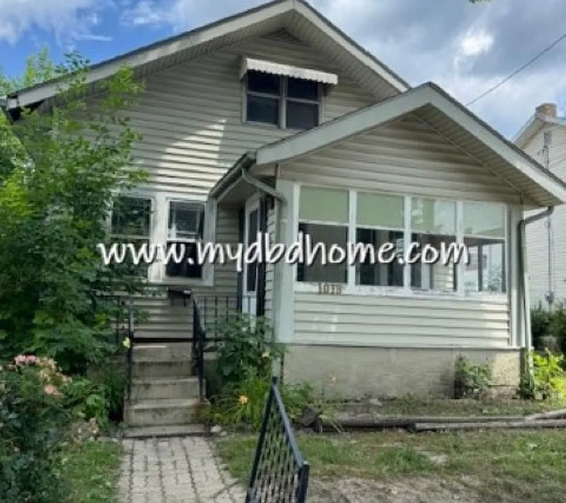 1018 Archer Ave