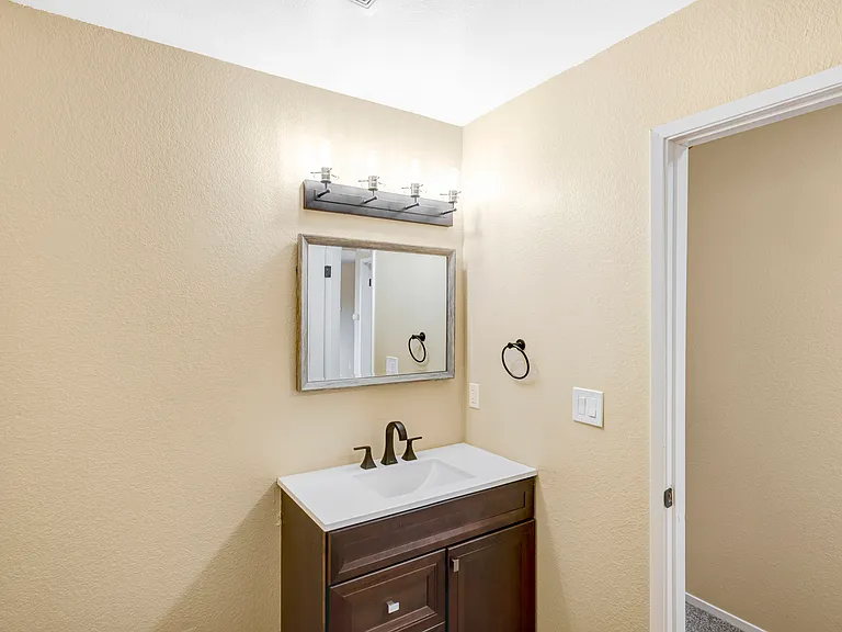 The Gables Apartments — Photo 36