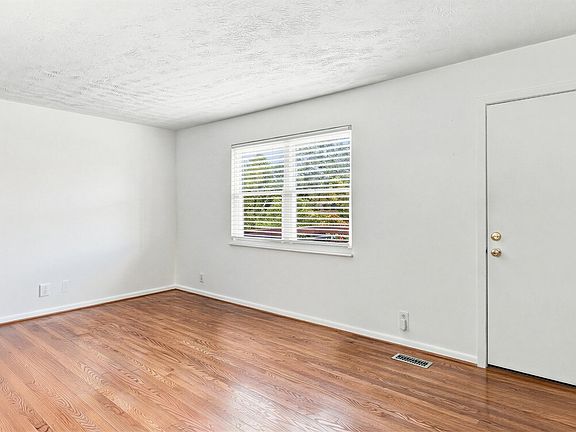 5th image of 2317 Roundtree Rd