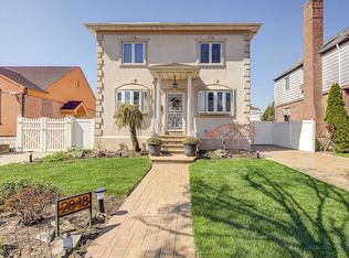 28-18 200th St, Bayside, NY 11360