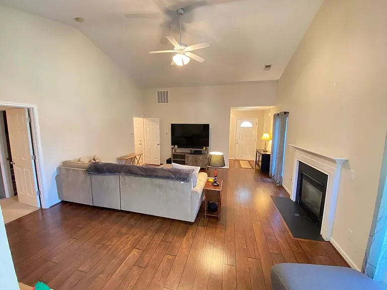 109 Travertine Xing — Photo 8