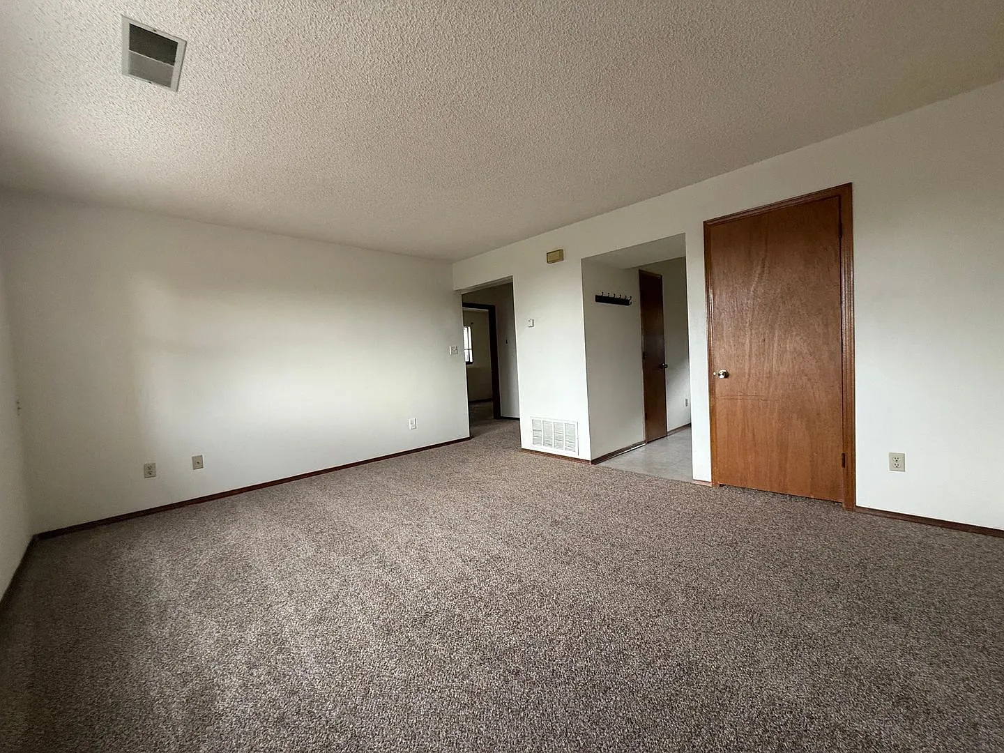 1122 Yuma Street — Photo 3