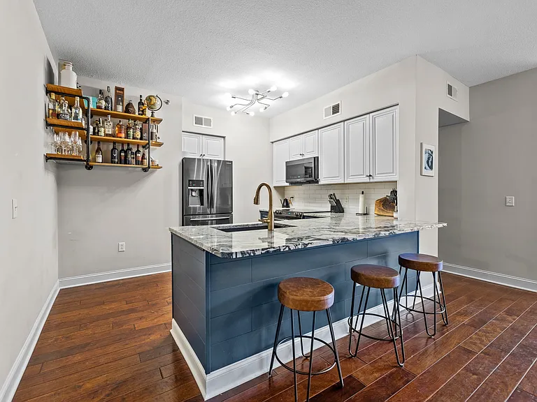 1315 East Blvd #416 — Photo 2