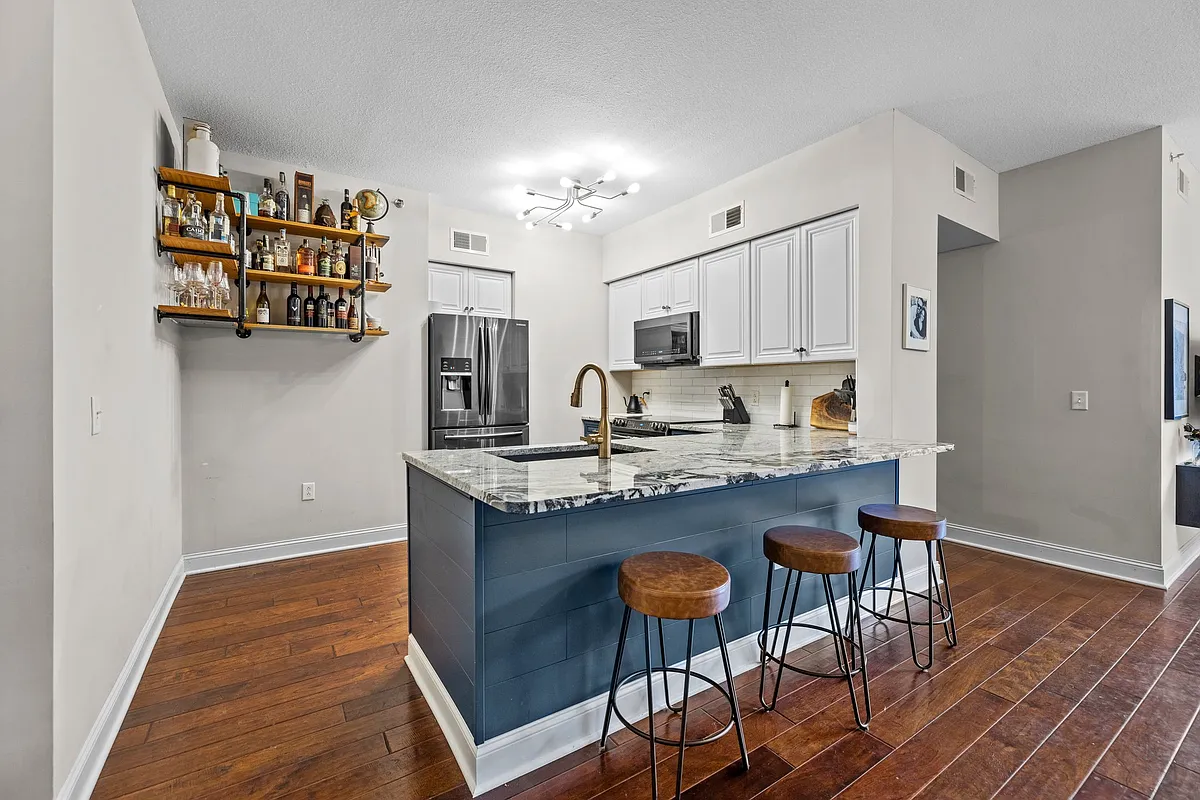Building Photo - 1315 East Blvd #416