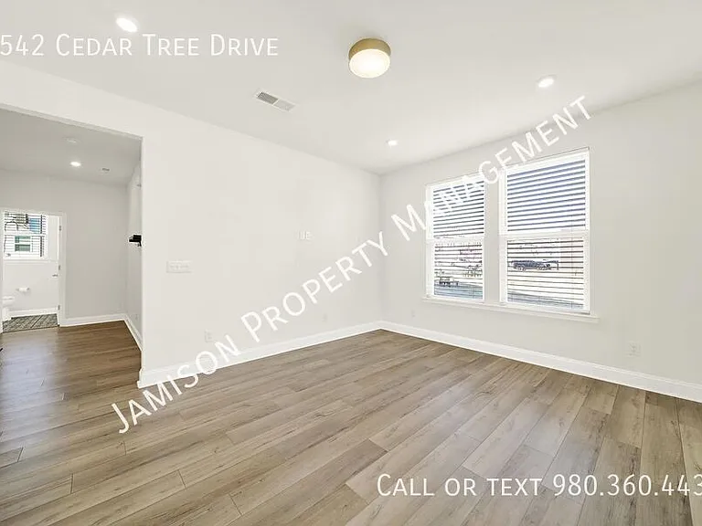 1542 Cedar Tree Dr — Photo 7