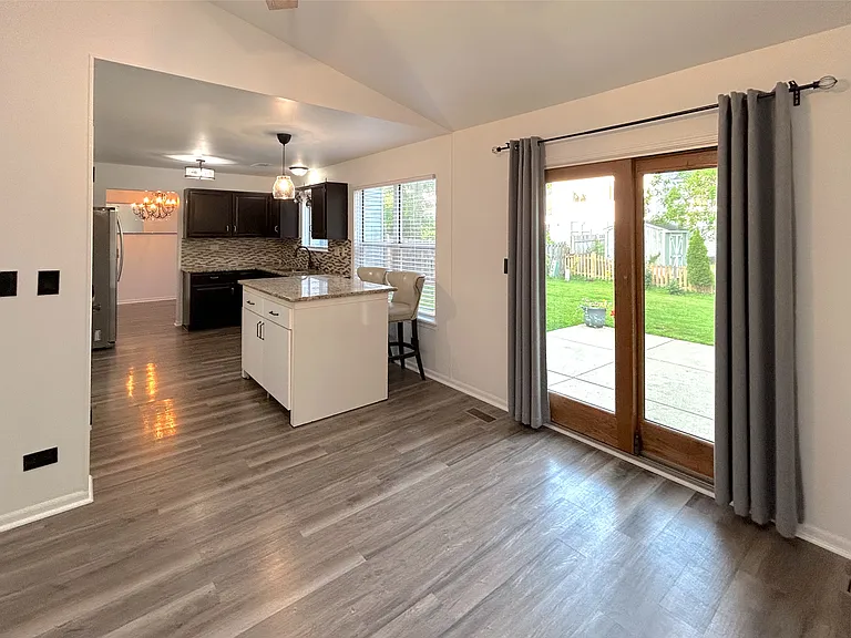 825 Benridge Ct — Photo 10