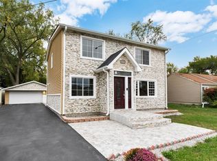 8111 Central Ave, Burbank, IL