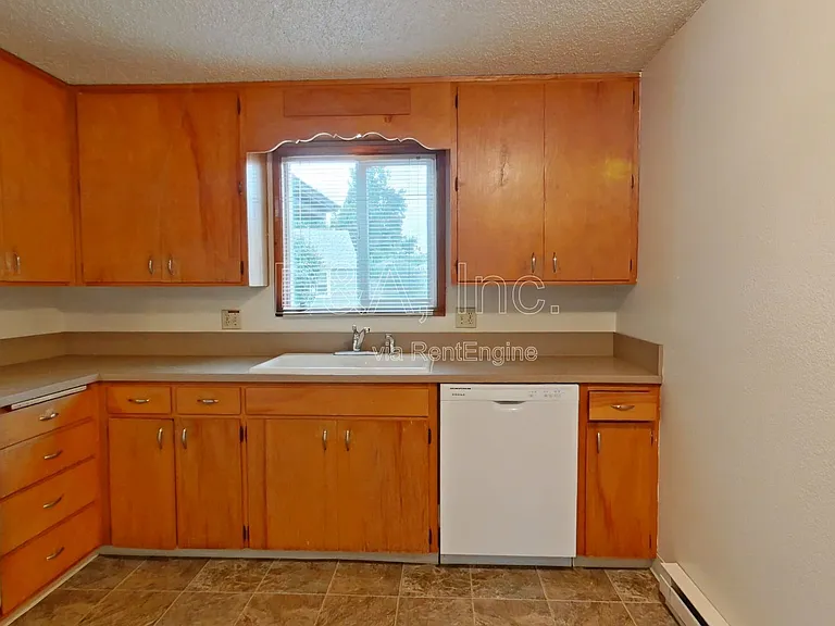605 NW Kings Blvd #2 — Photo 4