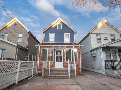 8925 201st Street, Hollis, NY, 11423