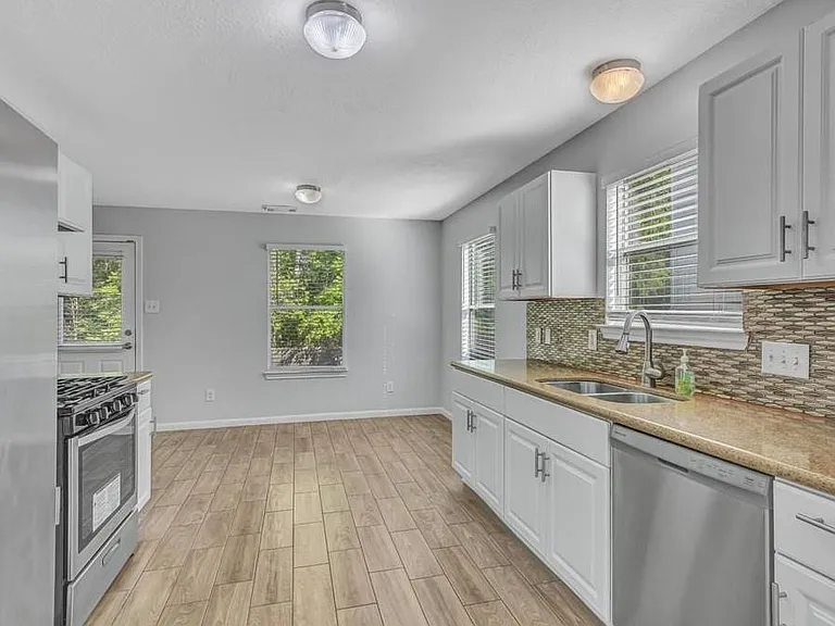 2927 Cypress Island Dr — Photo 12