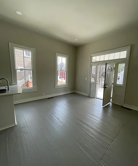 1121 Columbus St — Photo 9