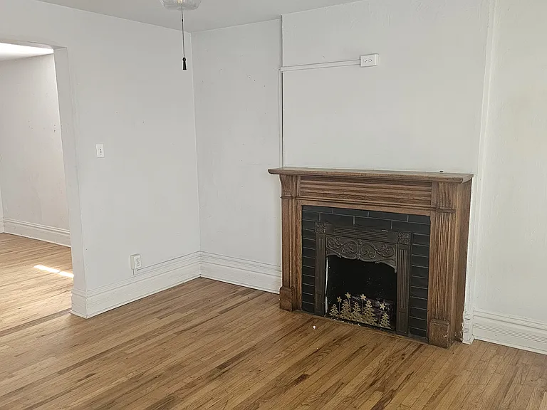 246 S Broadway #NA — Photo 5