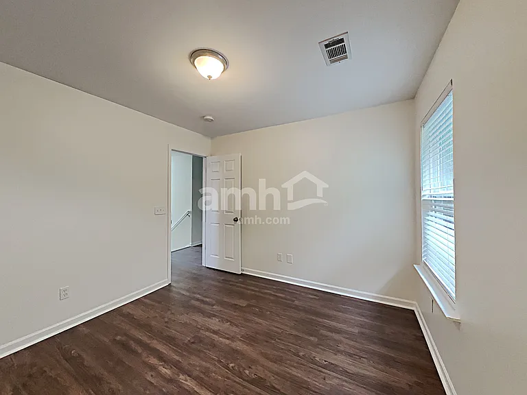 407 Howell Xing — Photo 24