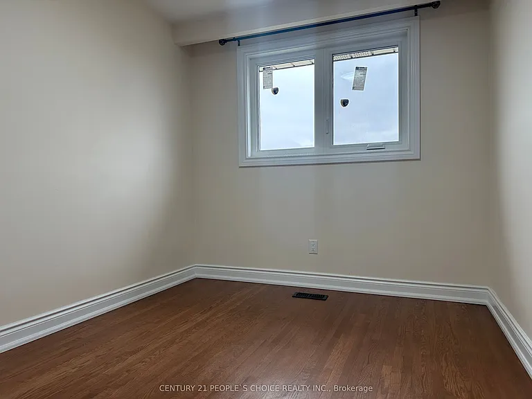 7490 Middleshire Dr — Photo 34