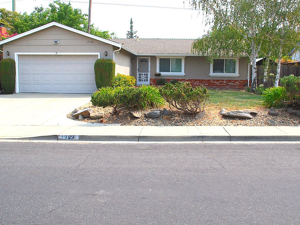 1st image of 1926 Redwood Dr