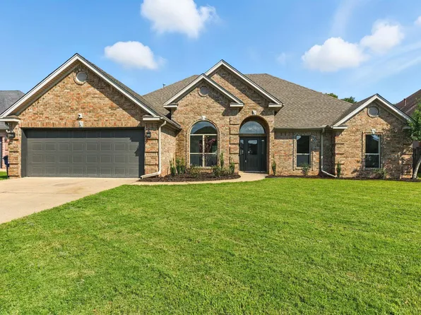 305 Maranes Cir, Maumelle, AR 72113