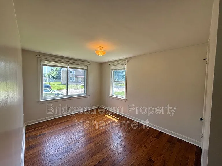 698 Smith Ave — Photo 4