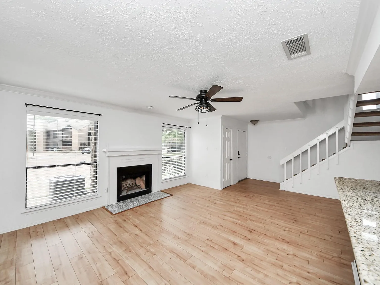 2 bed, 2.5 bath, 1468 sqft, $1,850 — Photo 2