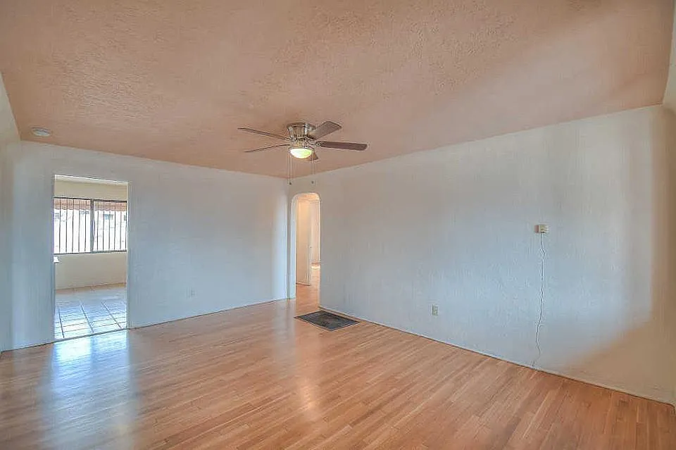 3 bed, 1176 sqft, $2,200 — Photo 2