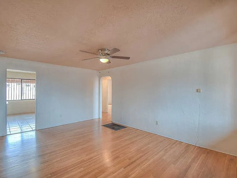 1612 Buena Vista Dr SE — Photo 2