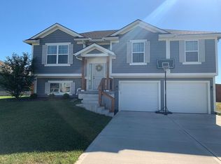 17169 Kill Creek Rd, Gardner, KS 66030