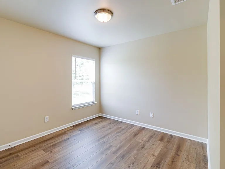 2057 Red Jacket Trce — Photo 16