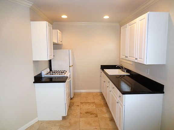 5th image of 254 Cypress Dr APT B