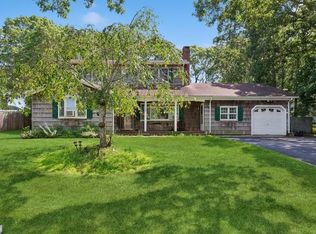 7 Mortimer St, Westhampton Beach, NY 11978