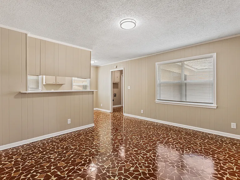 1689 Clementine Rd — Photo 5