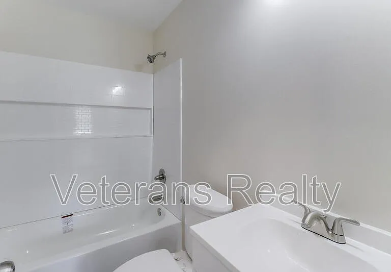 129 Quarles St — Photo 18
