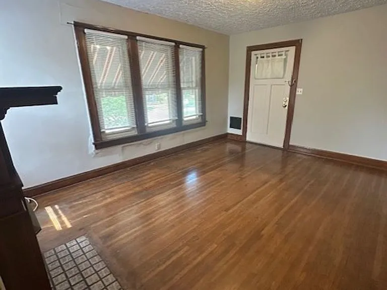 1164 Northwest Blvd #C — Photo 3