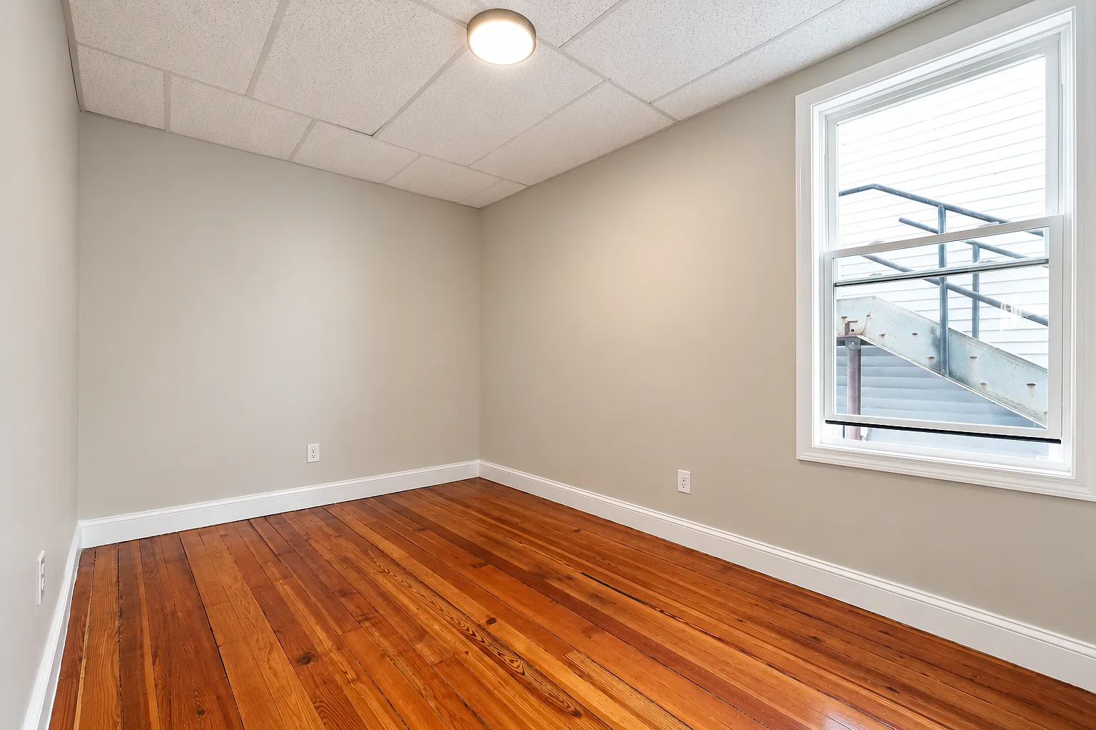 3 bed, 1196 sqft, $1,900 — Photo 4