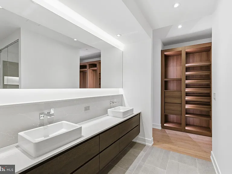 2110 Walnut St #301 — Photo 18
