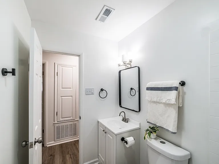 2627 Thornhill Rd NW — Photo 35