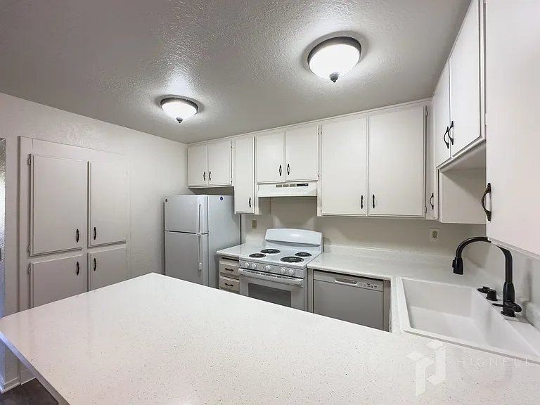 Tuscan Villa Apartments — Photo 15