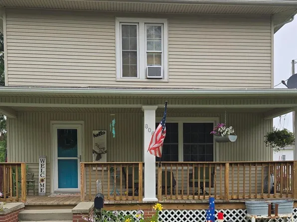 806 NW School St, Leon, IA 50144
