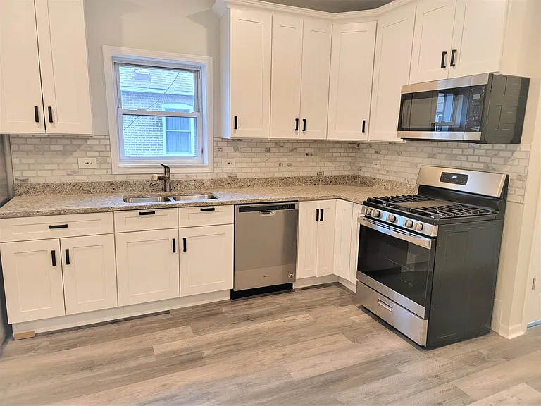 3453 S Lituanica Ave — Photo 5