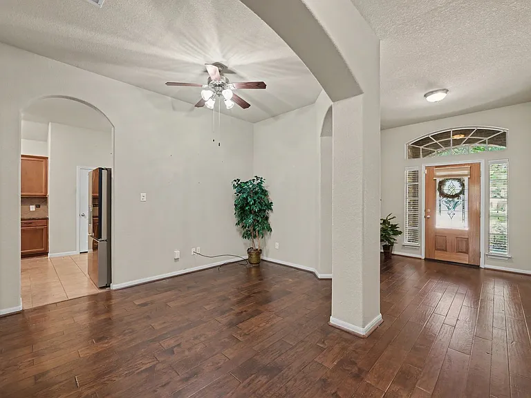 1912 Hill Manor Dr — Photo 6