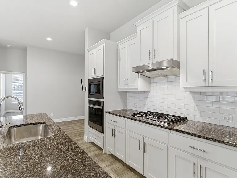 1017 Almond St — Photo 6