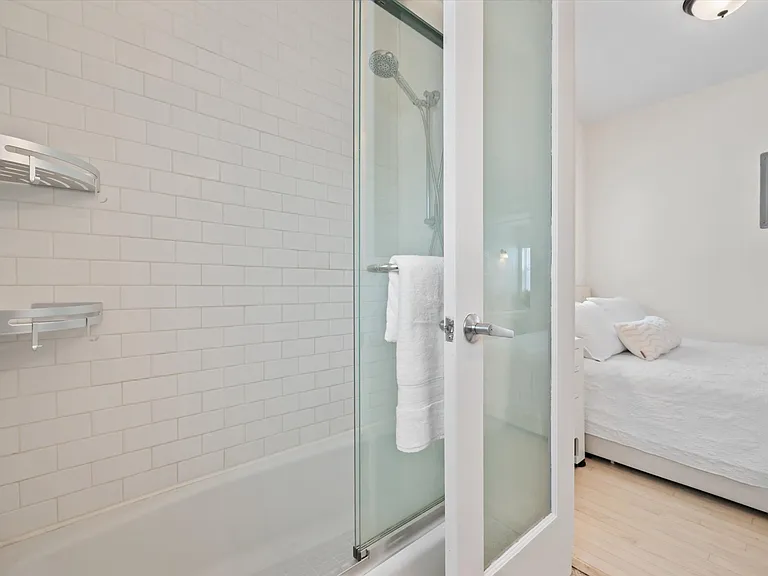439 15th St #10 — Photo 18