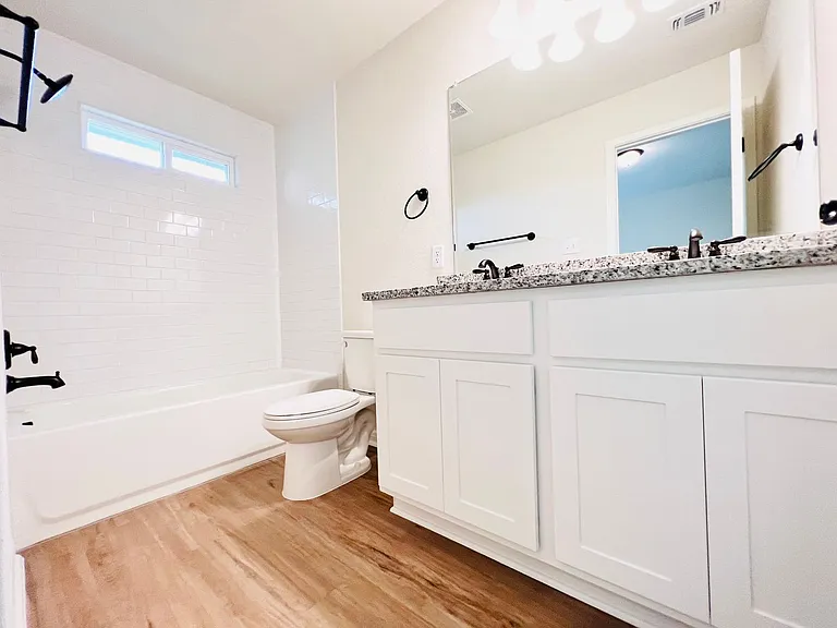 10322 Lynwood Vlg — Photo 9