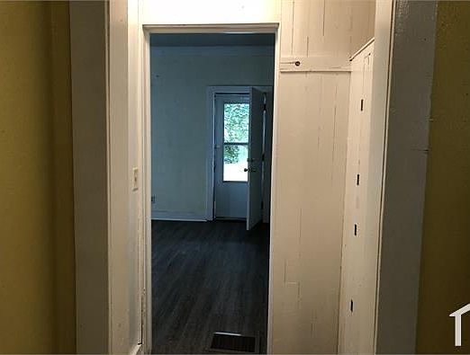 4th image of 1124 W Washtenaw St #A