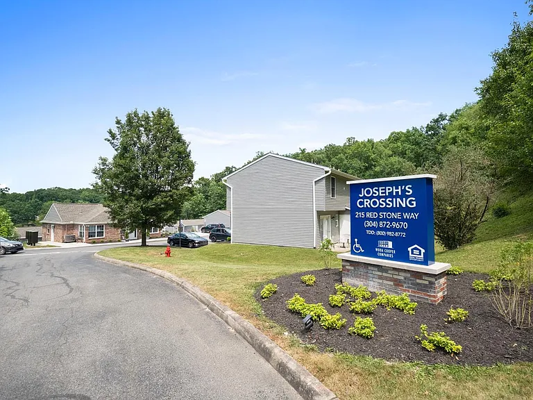 Josephs Crossing — Photo 3