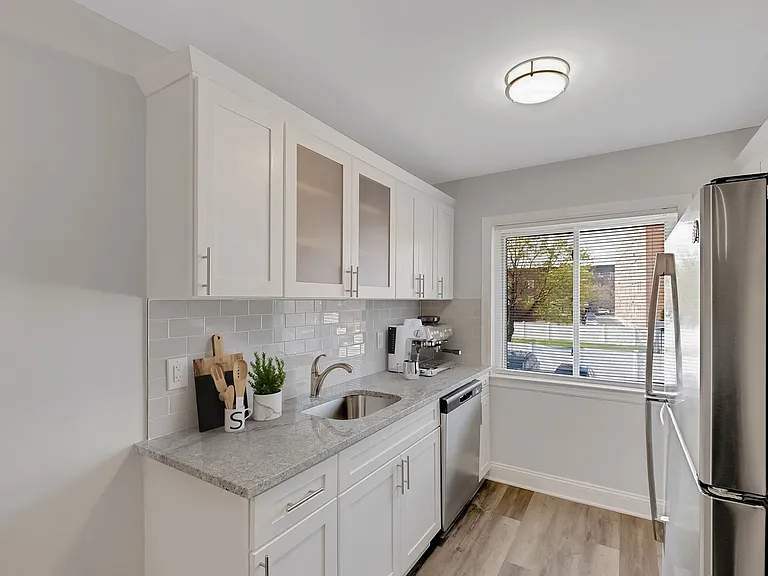 180 Guy Lombardo Ave — Photo 3