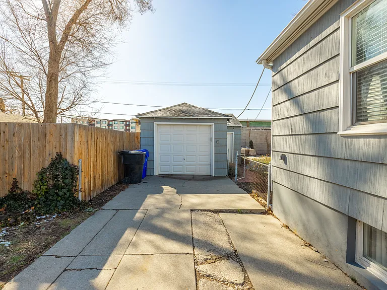 356 E Utopia Ave S — Photo 37
