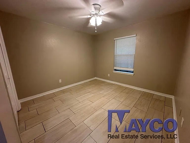 Grand Oaks Apartment Homes — Photo 25