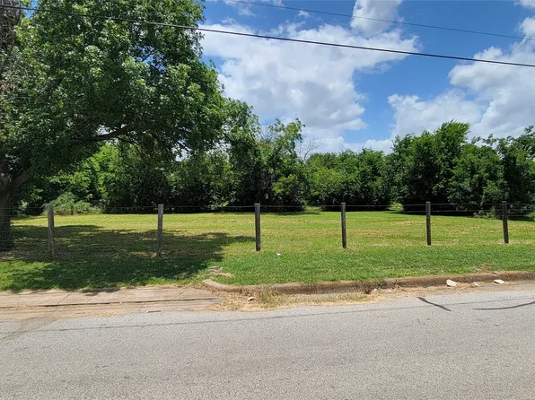 5036 Pinson St, Fort Worth, TX 76105