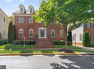 2976 Trousseau Ln, Oakton, VA 22124