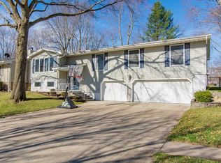 118 Meadowlark Ln NW, Cedar Rapids, IA 52405